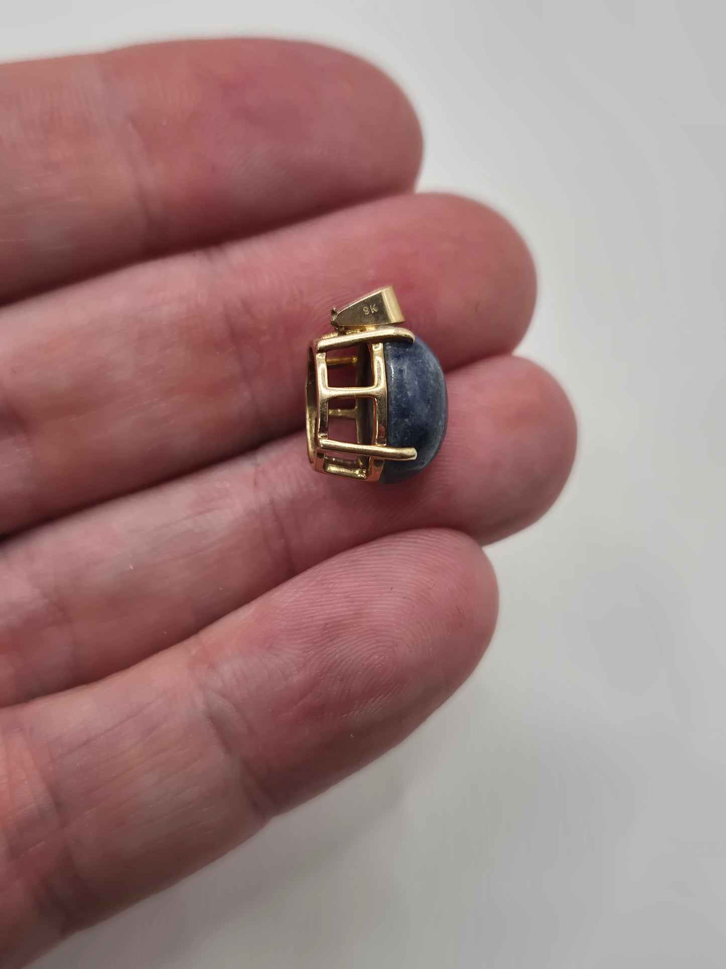 9ct gold lapis lazuli pendant