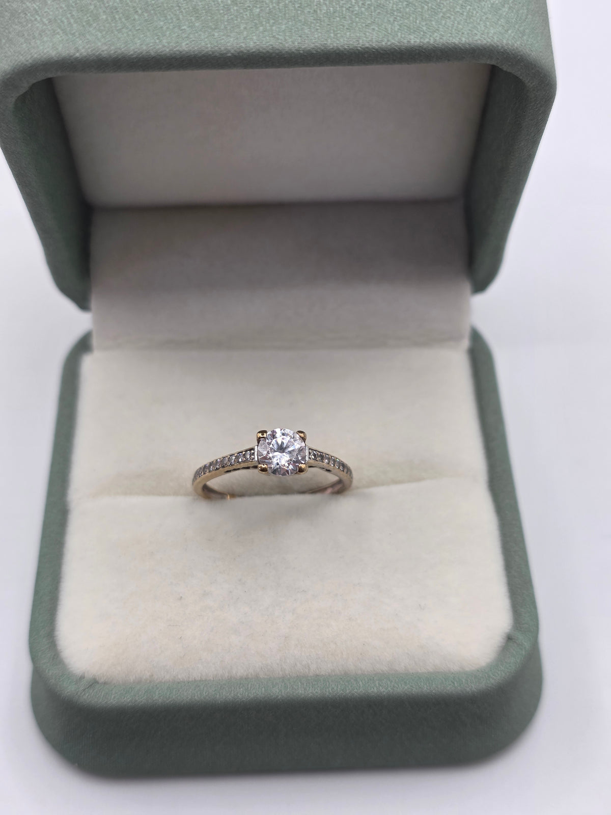 9ct white gold cz ring