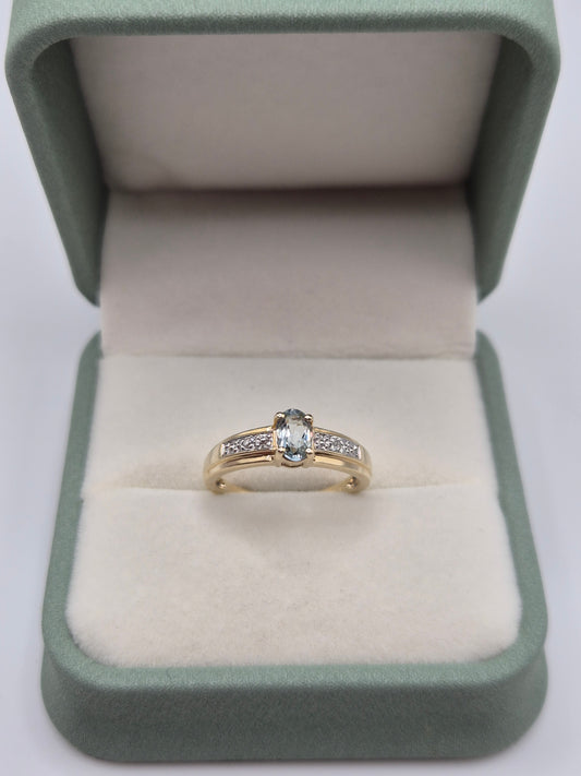 9ct gold aquamarine and diamond ring