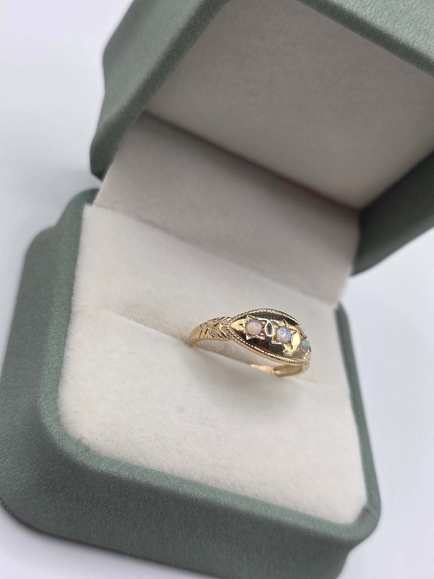 9ct gold opal gypsy ring