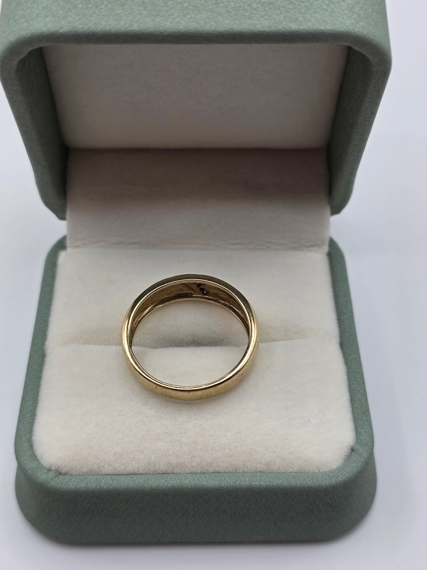 9ct gold diamond ring