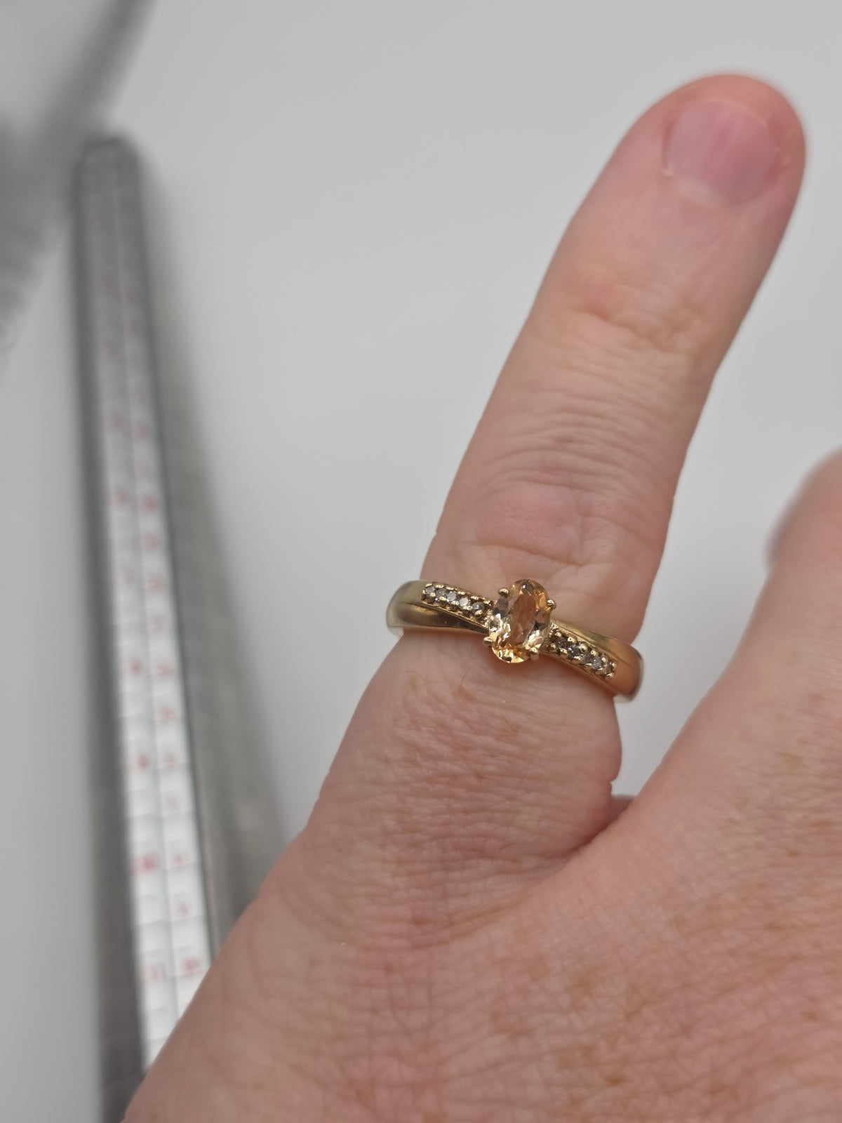 9ct gold quartz and diamond ring