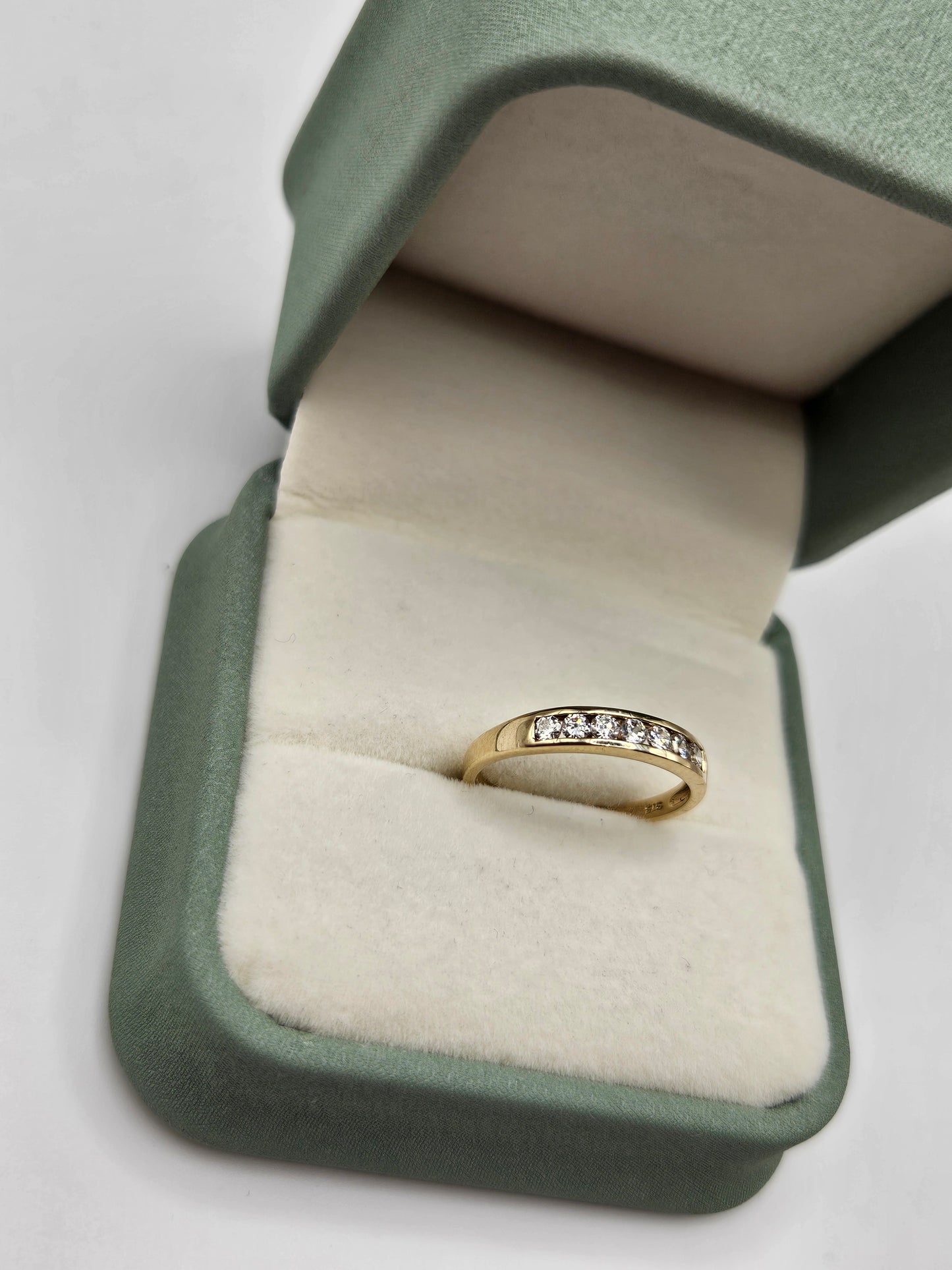 9ct gold cz ring