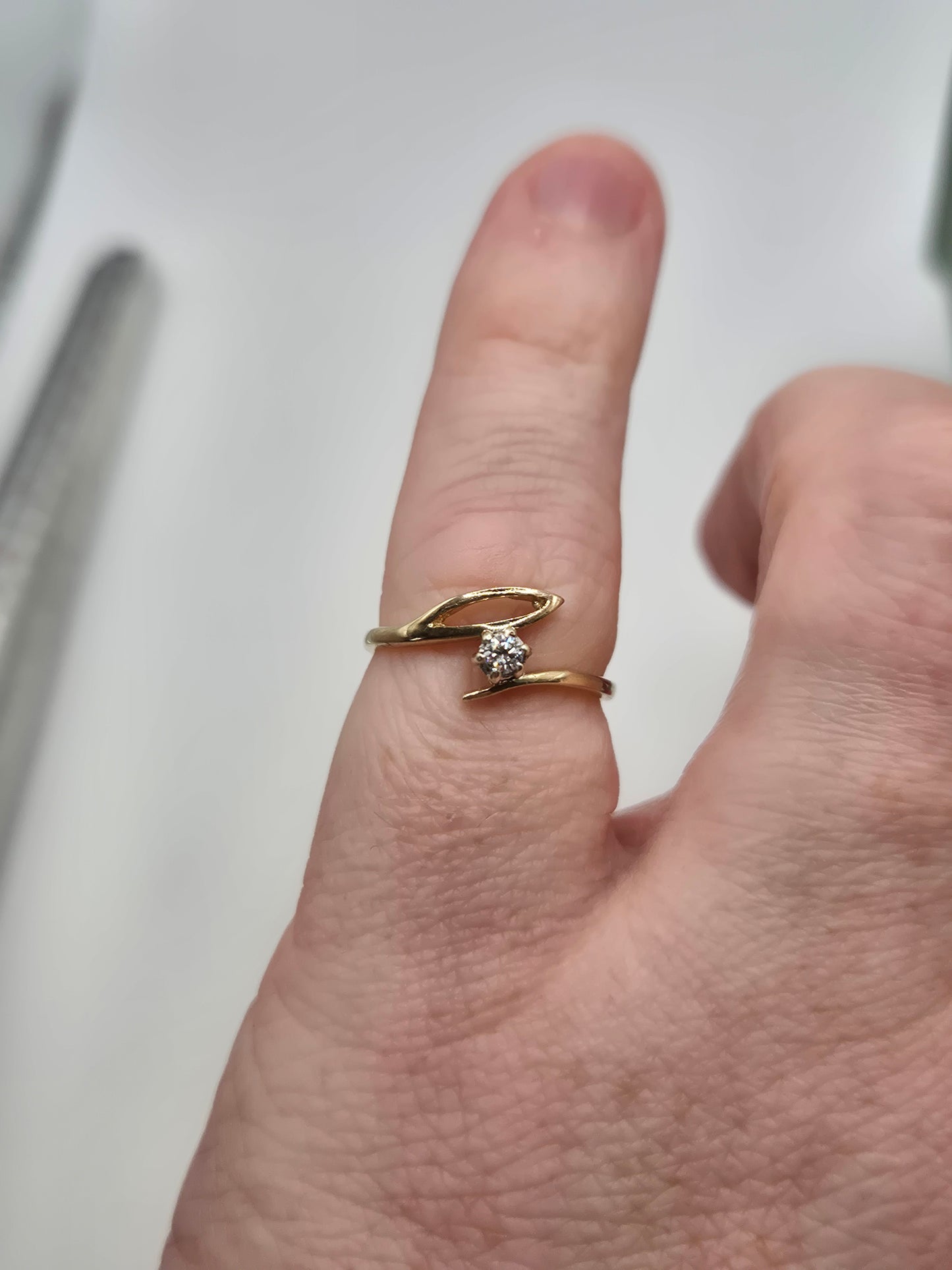 9ct gold diamond ring