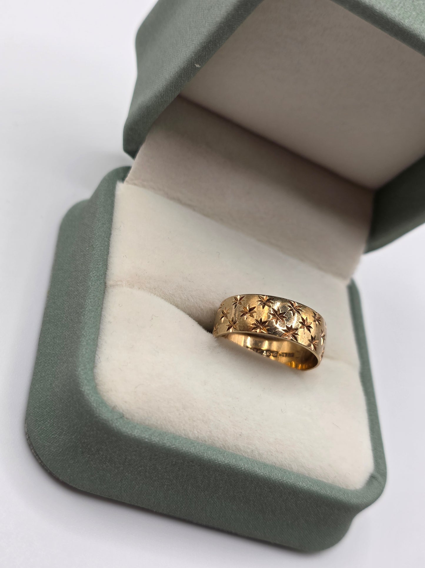 9ct gold star band ring