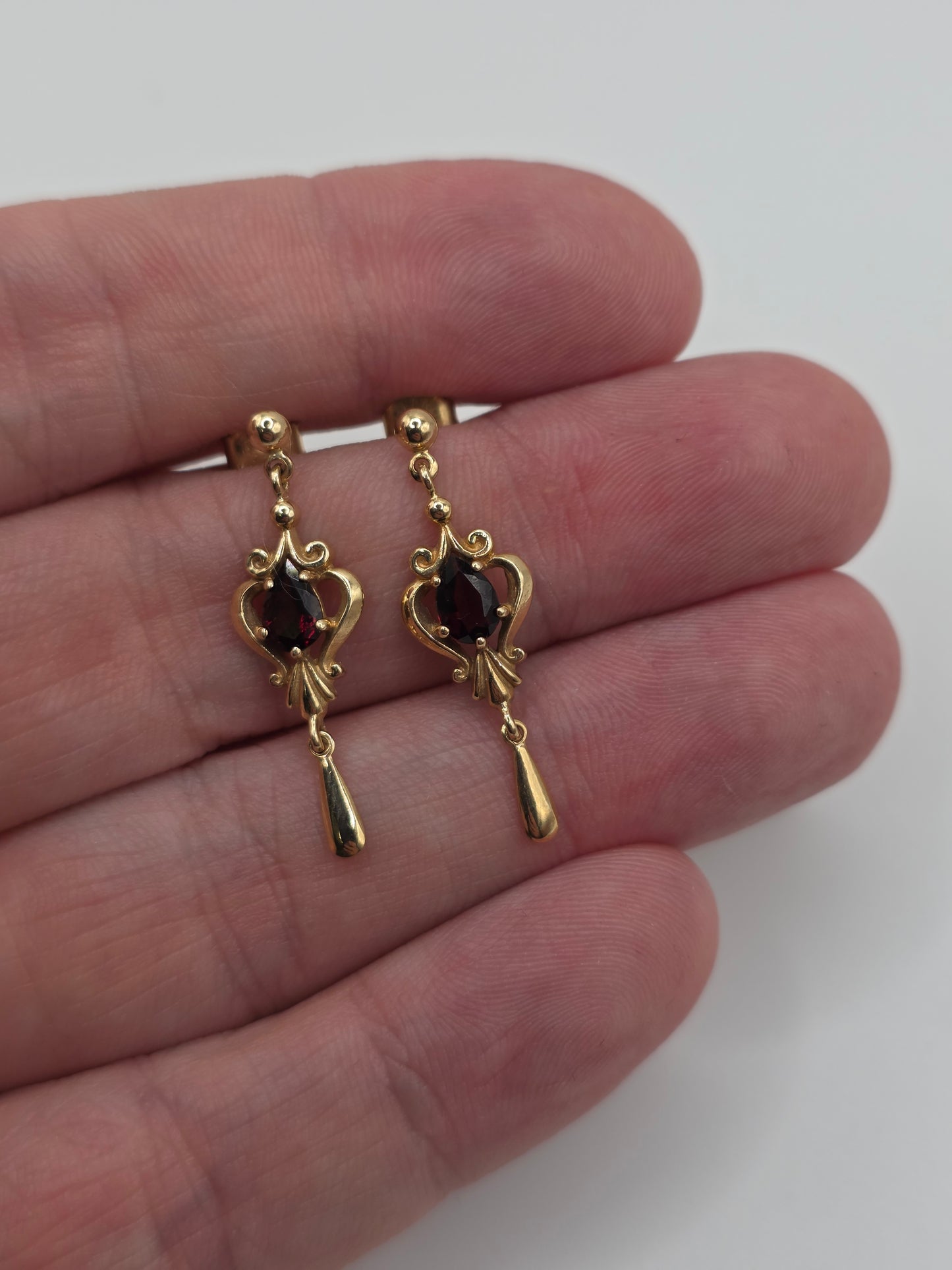 9ct gold garnet earrings