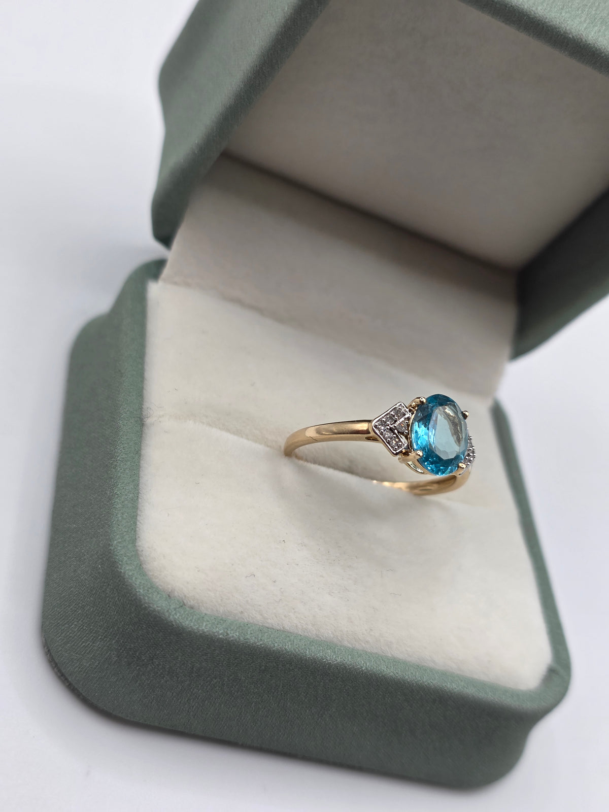 9ct gold topaz and diamond ring