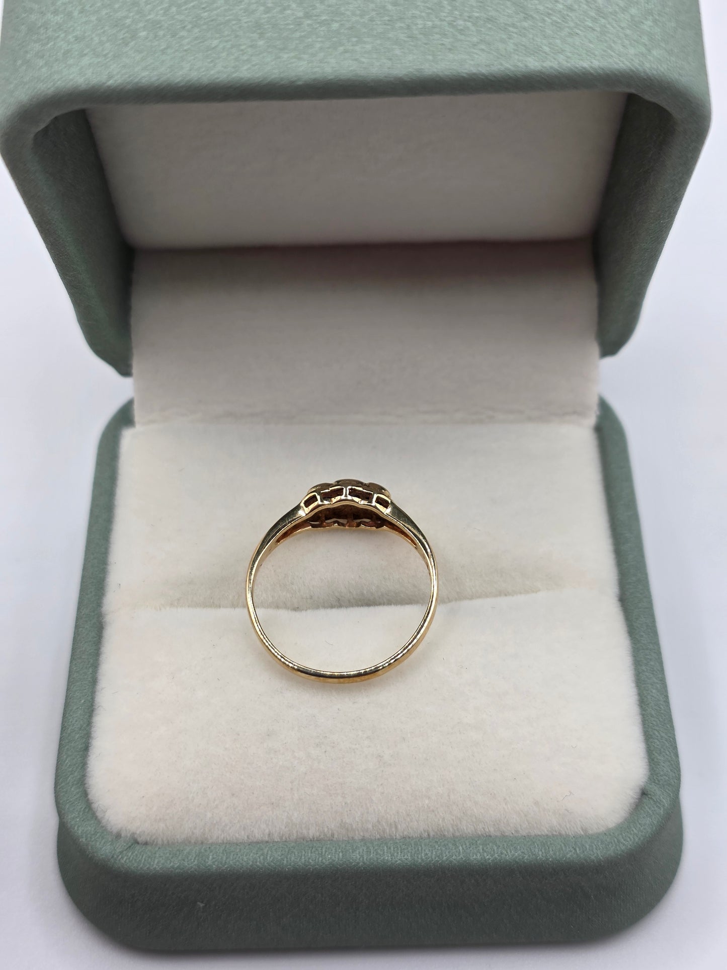 9ct gold sapphire ring