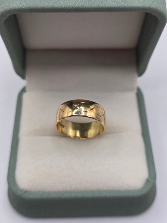 9ct gold patterned band ring