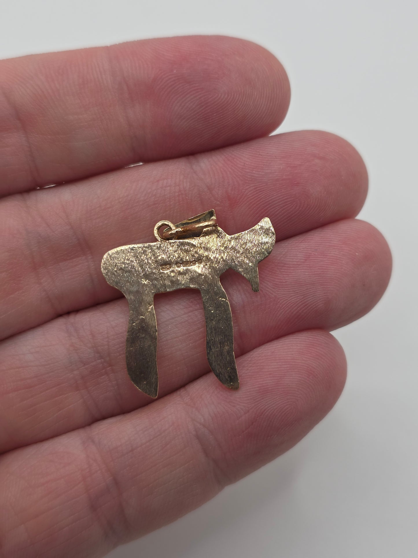 9ct gold chai pendant