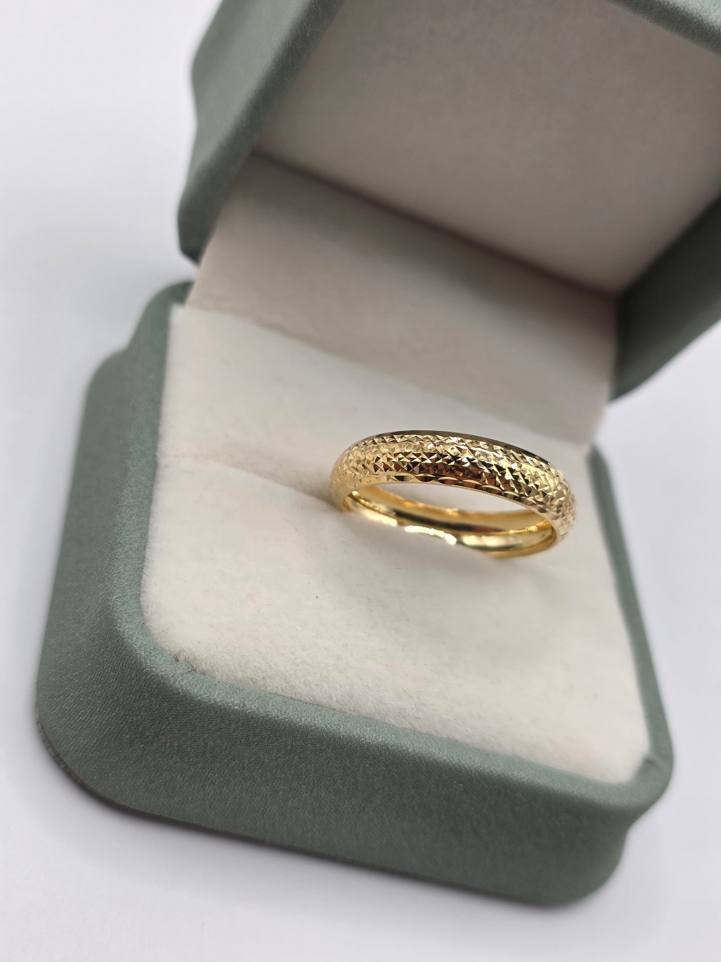 9ct gold ring