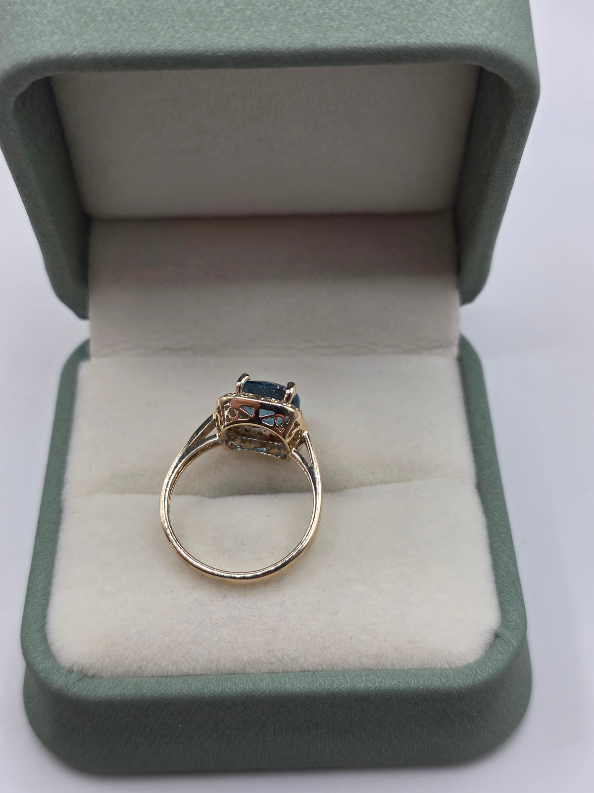 9ct gold topaz and diamond ring