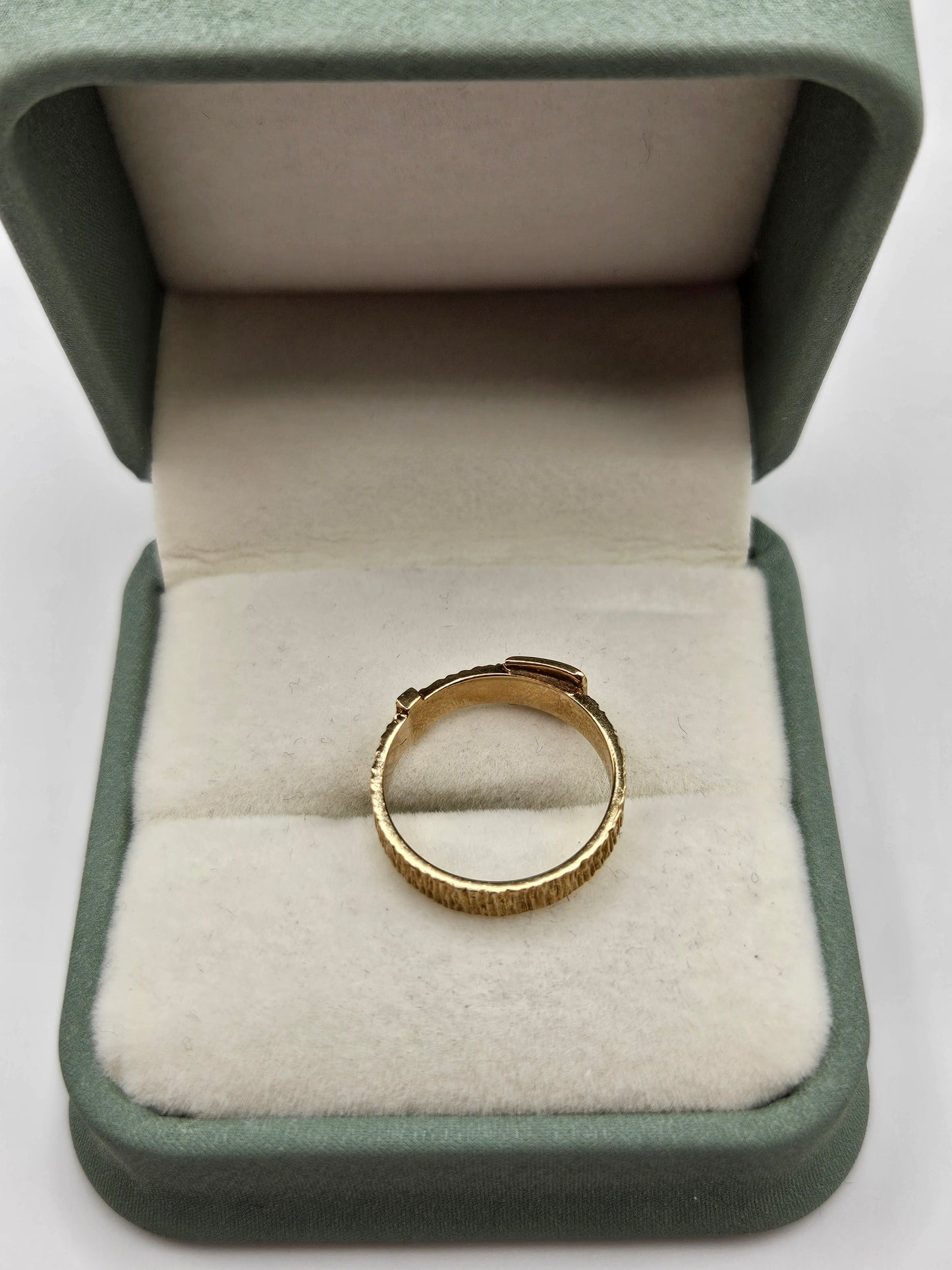 9ct gold buckle ring