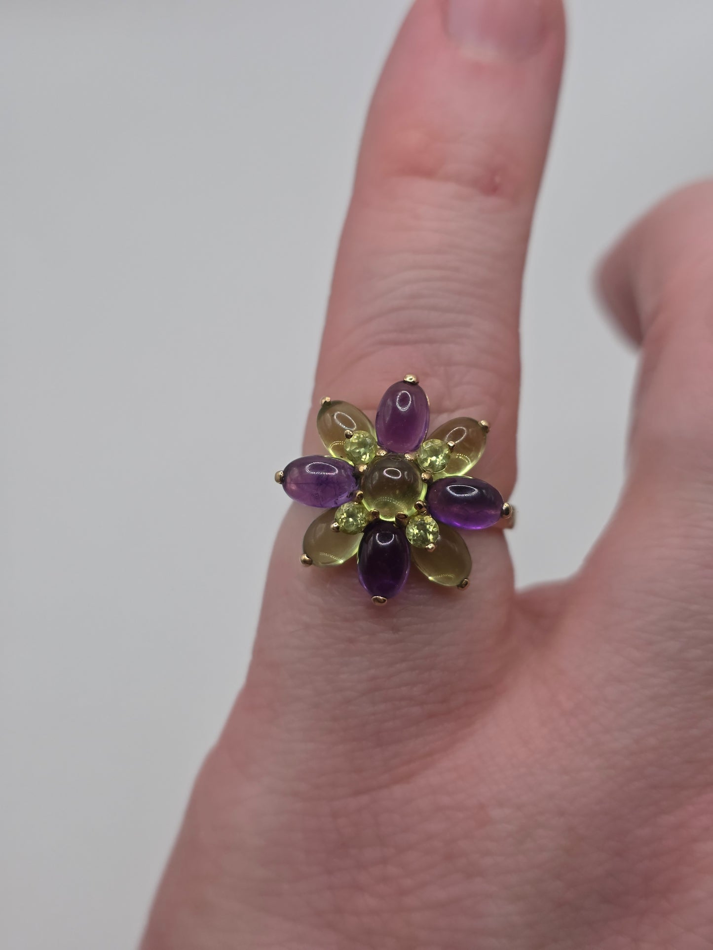 9ct gold cabachon amethyst and peridot ring