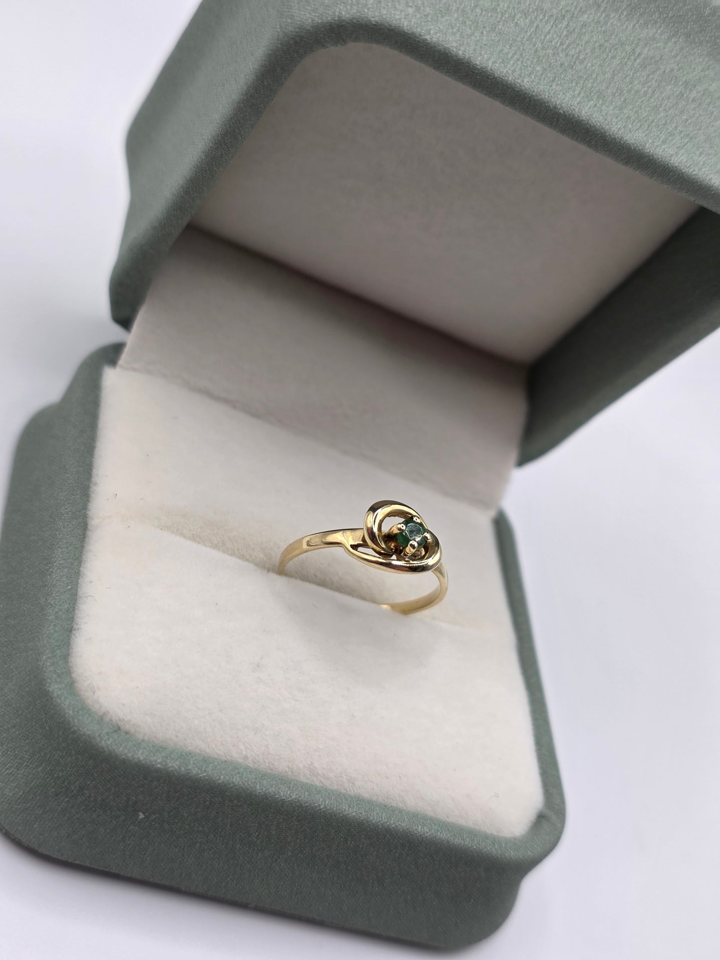 9ct gold emerald ring