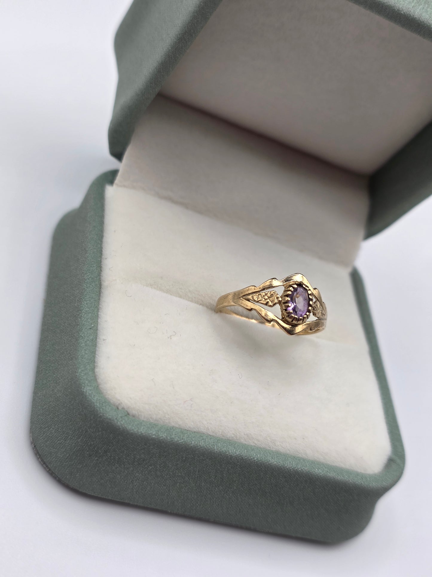 9ct gold amethyst ring