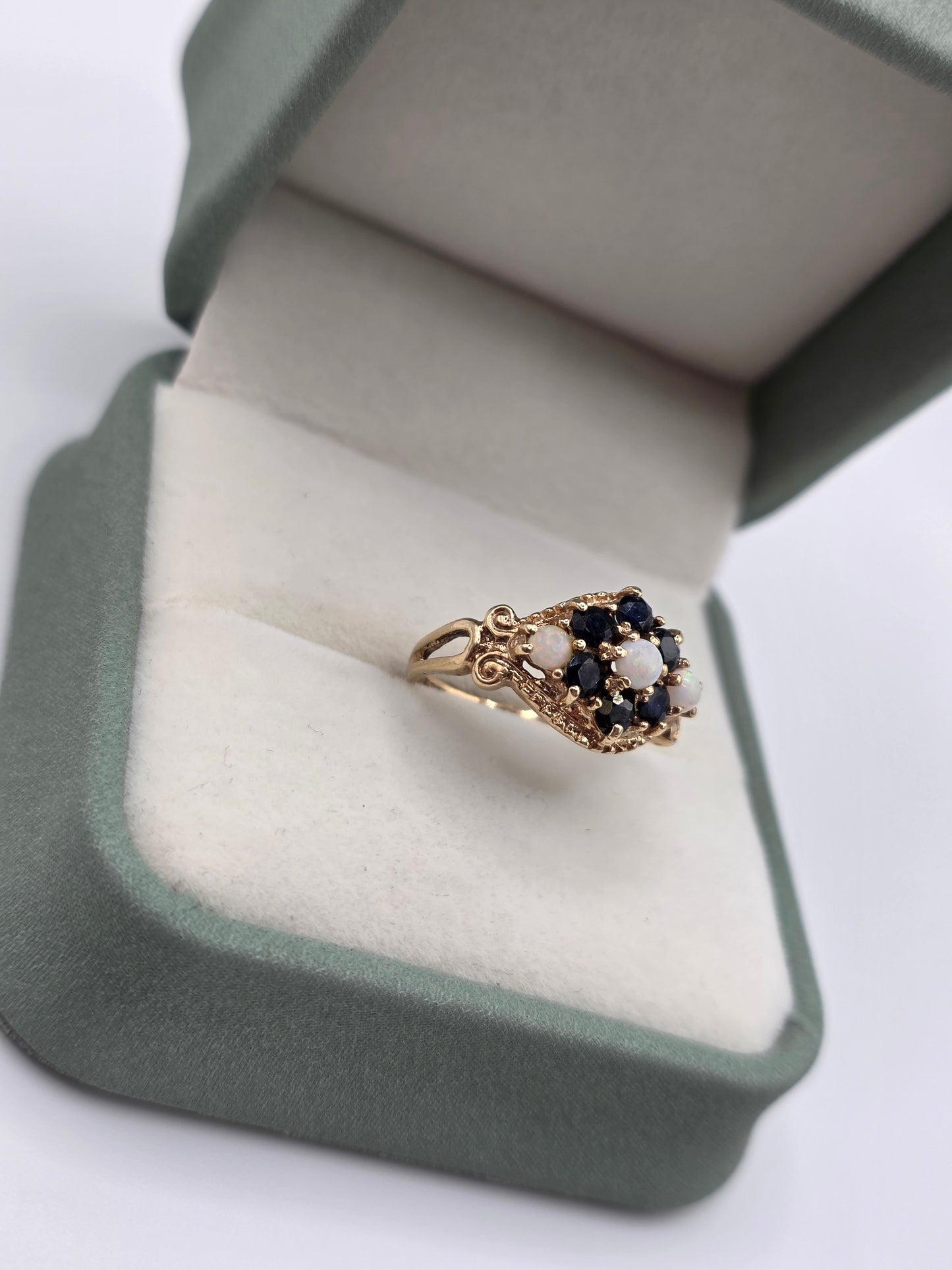 9ct gold opal and sapphire ring