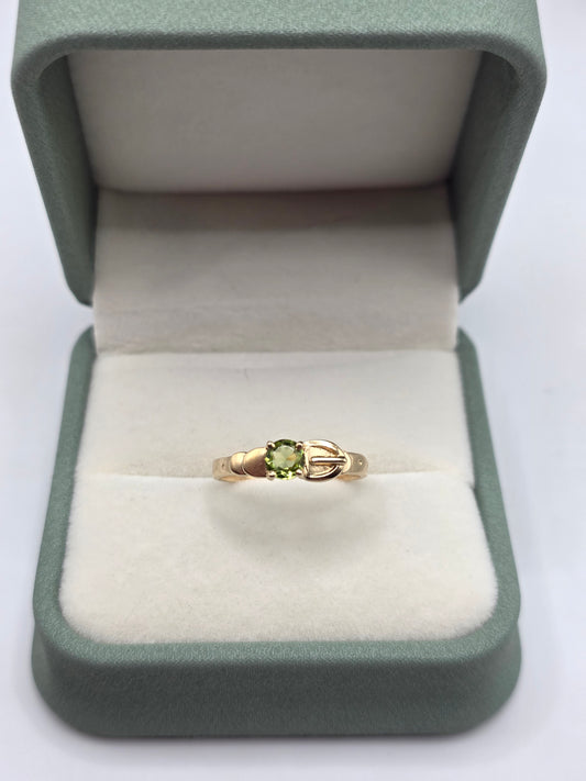 9ct gold peridot buckle ring