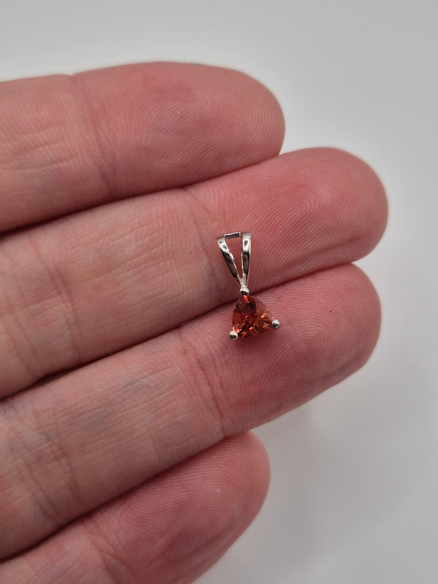 9ct white gold tourmaline pendant