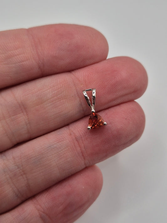 9ct white gold tourmaline pendant