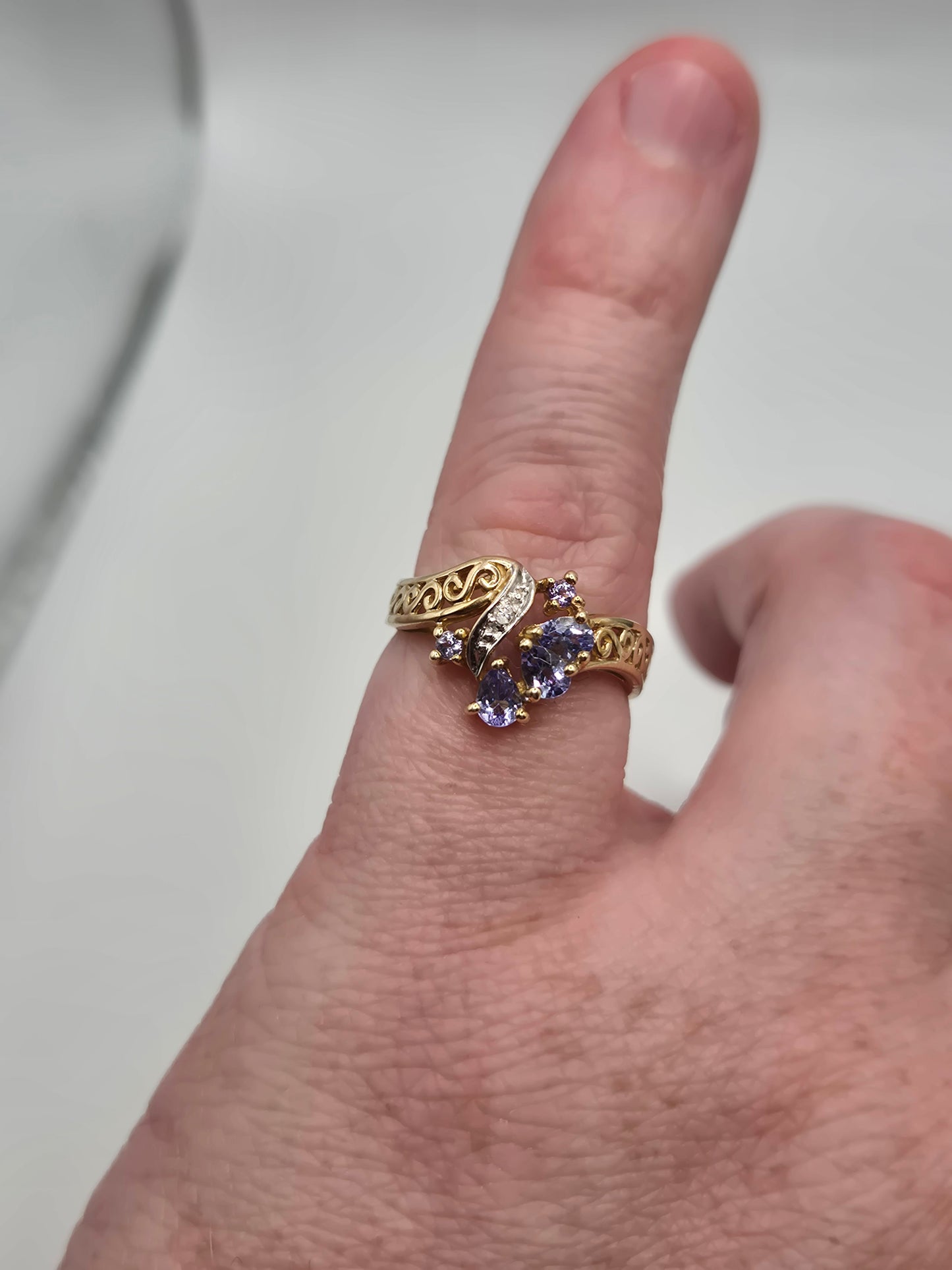 9ct gold tanzanite and diamond ring