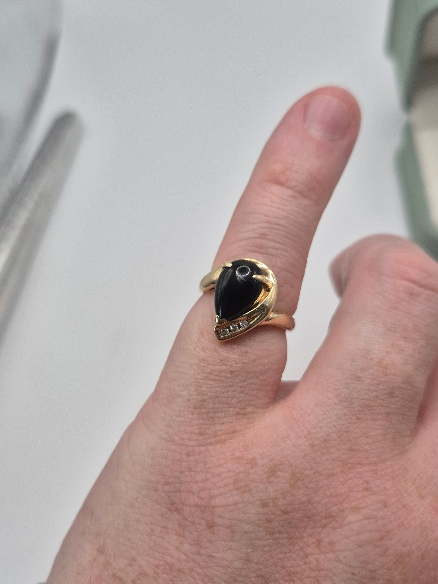 14ct gold onyx and diamond ring