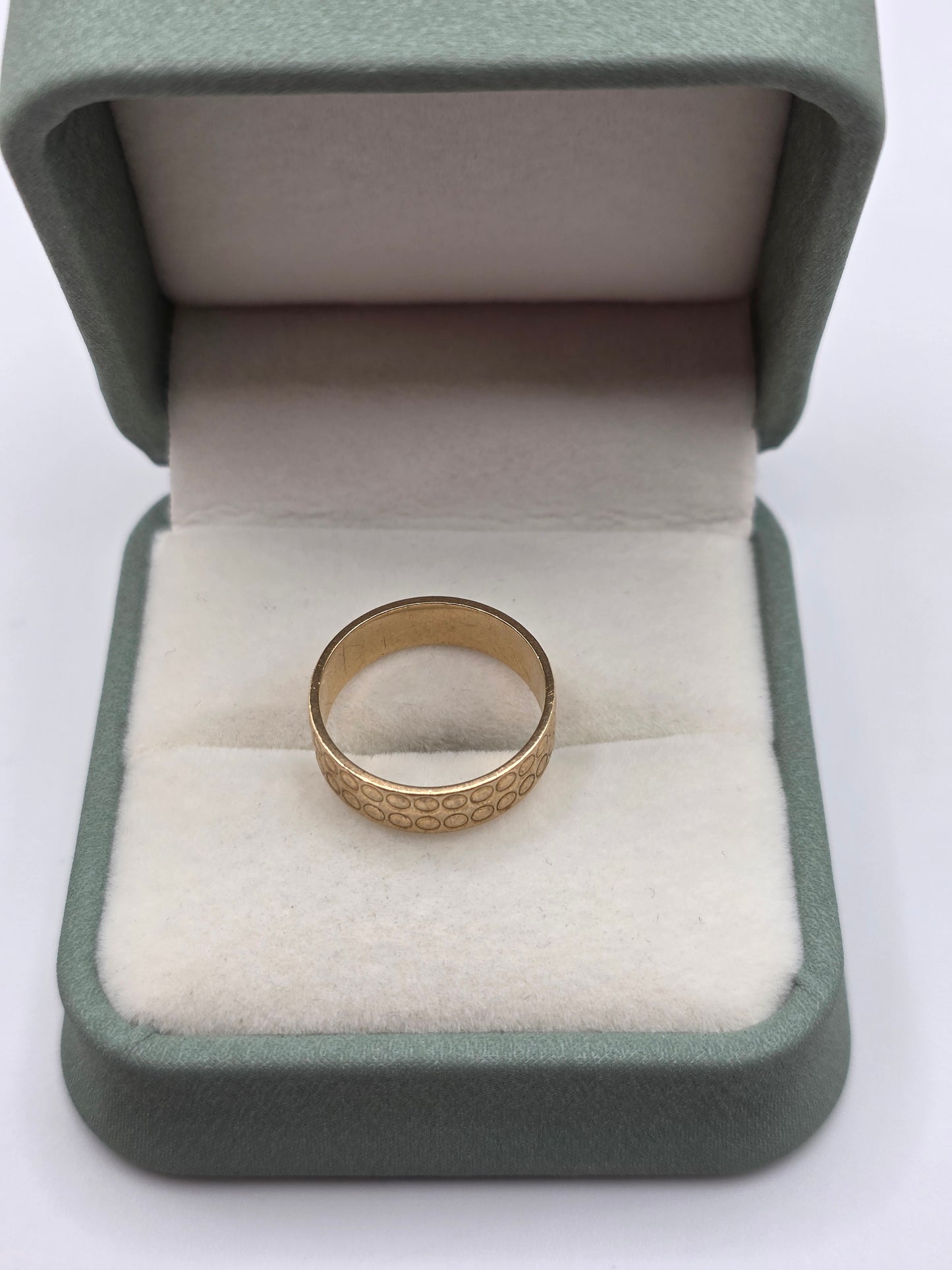 Vintage 9ct gold patterned band ring