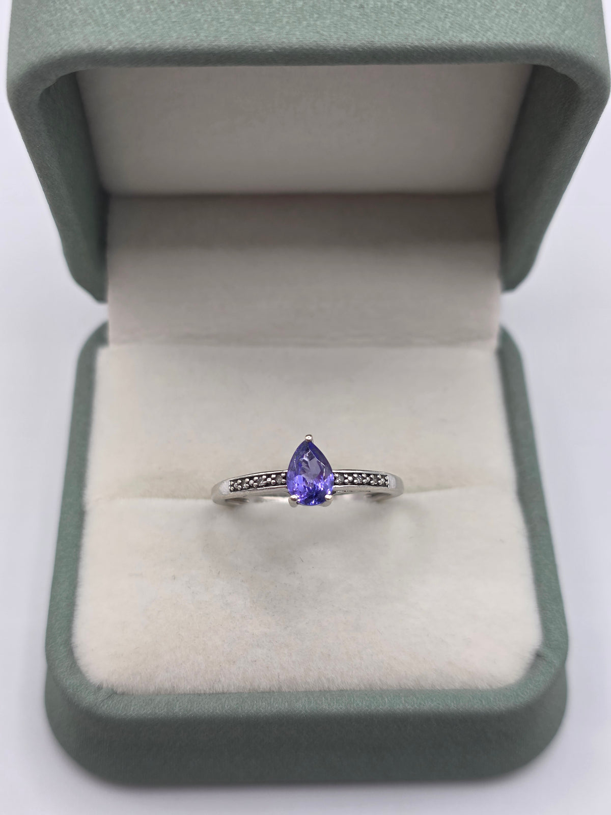 9ct white gold tanzanite and diamond ring