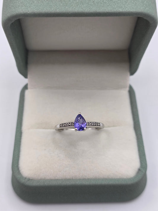 9ct white gold tanzanite and diamond ring