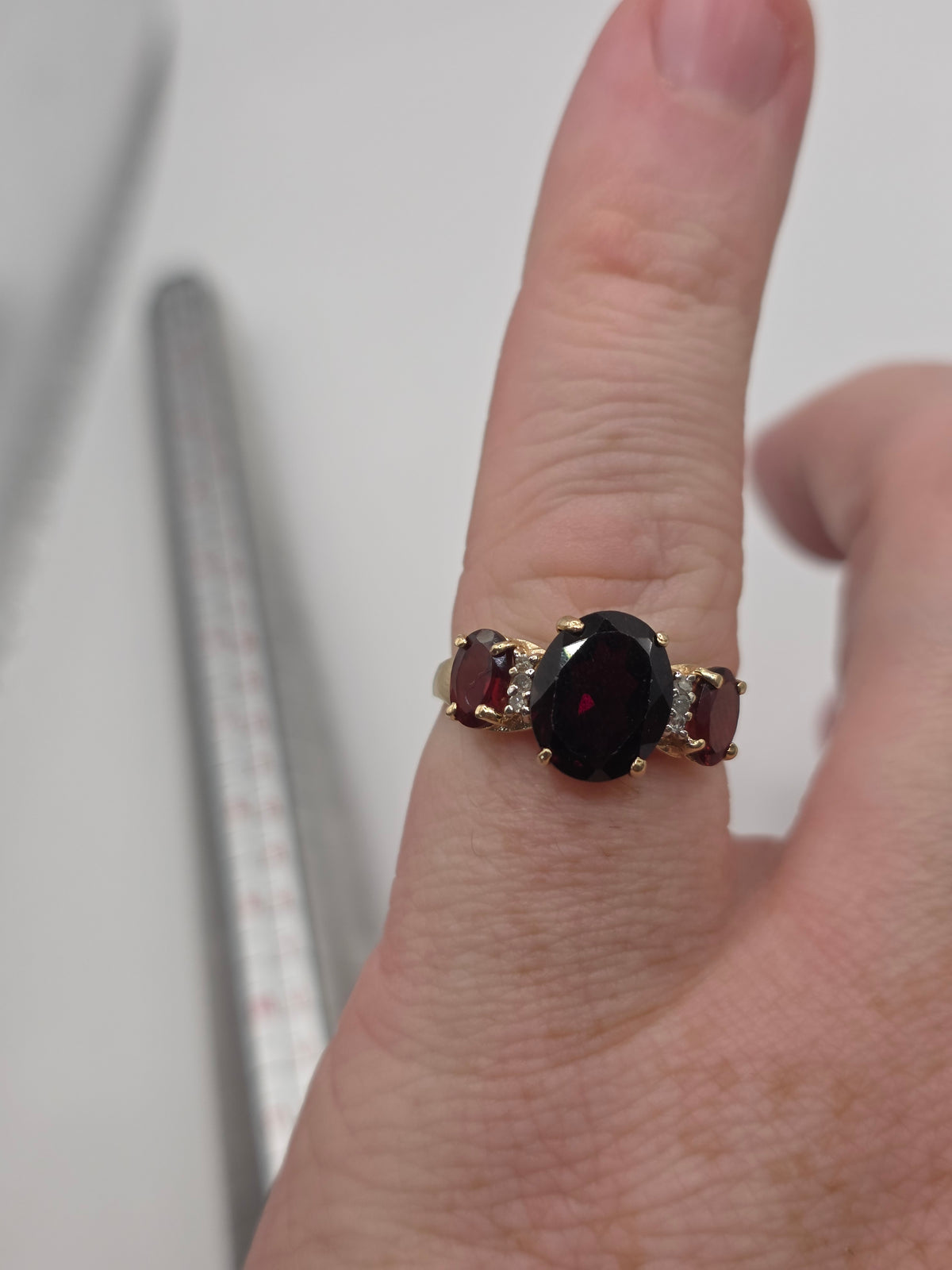 9ct gold garnet and diamond ring
