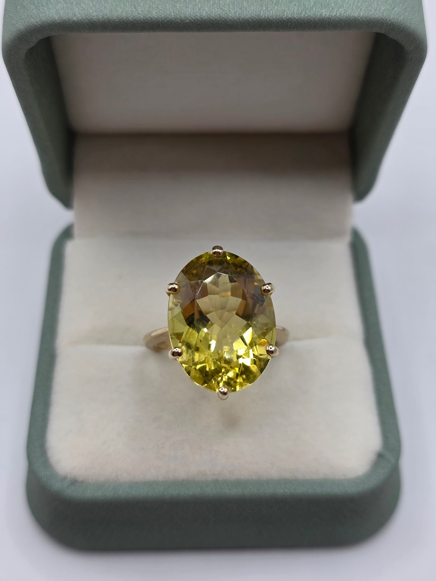Heavy 9ct gold lemon quartz ring