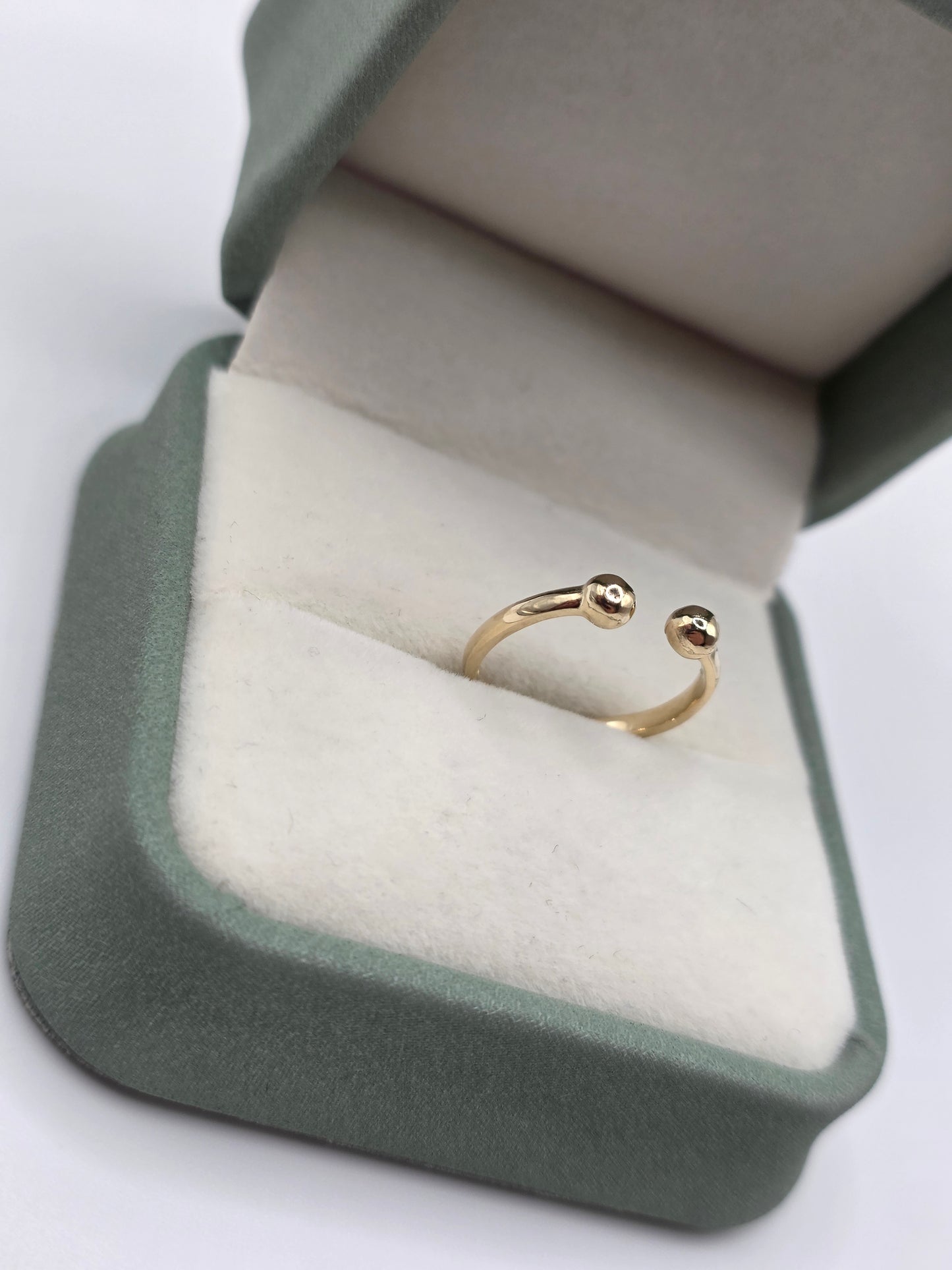 9ct gold torque ring