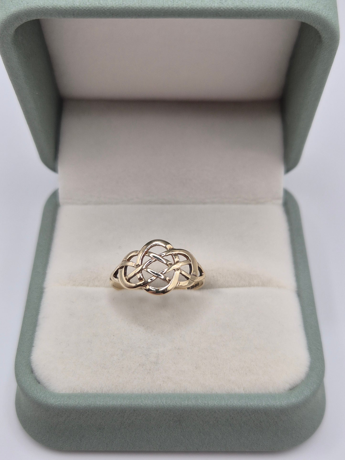 9ct gold celtic ring