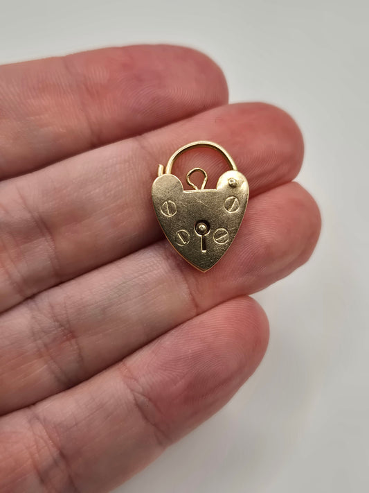 9ct gold padlock (8)