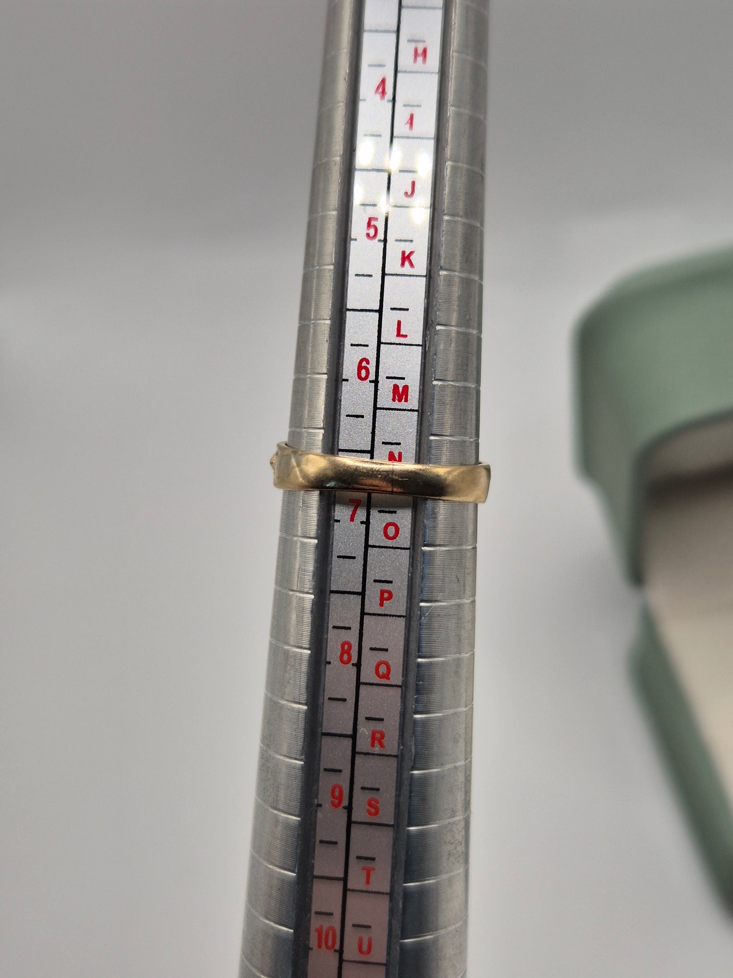 9ct gold sapphire and diamond ring