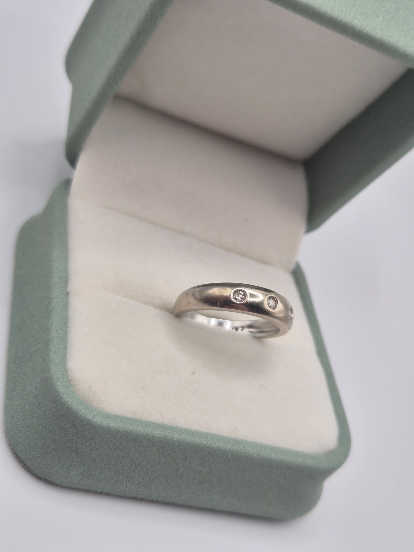 Heavy 9ct white gold diamond ring