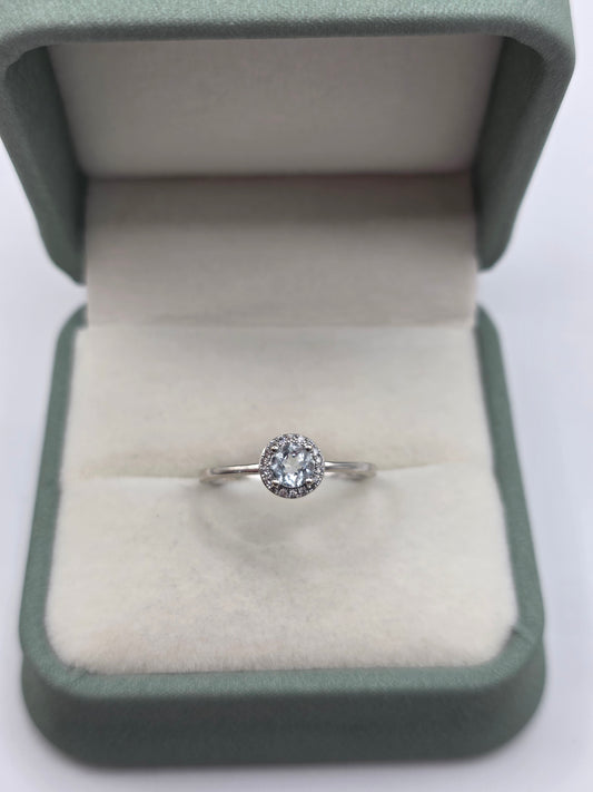 9ct white gold aquamarine and diamond ring