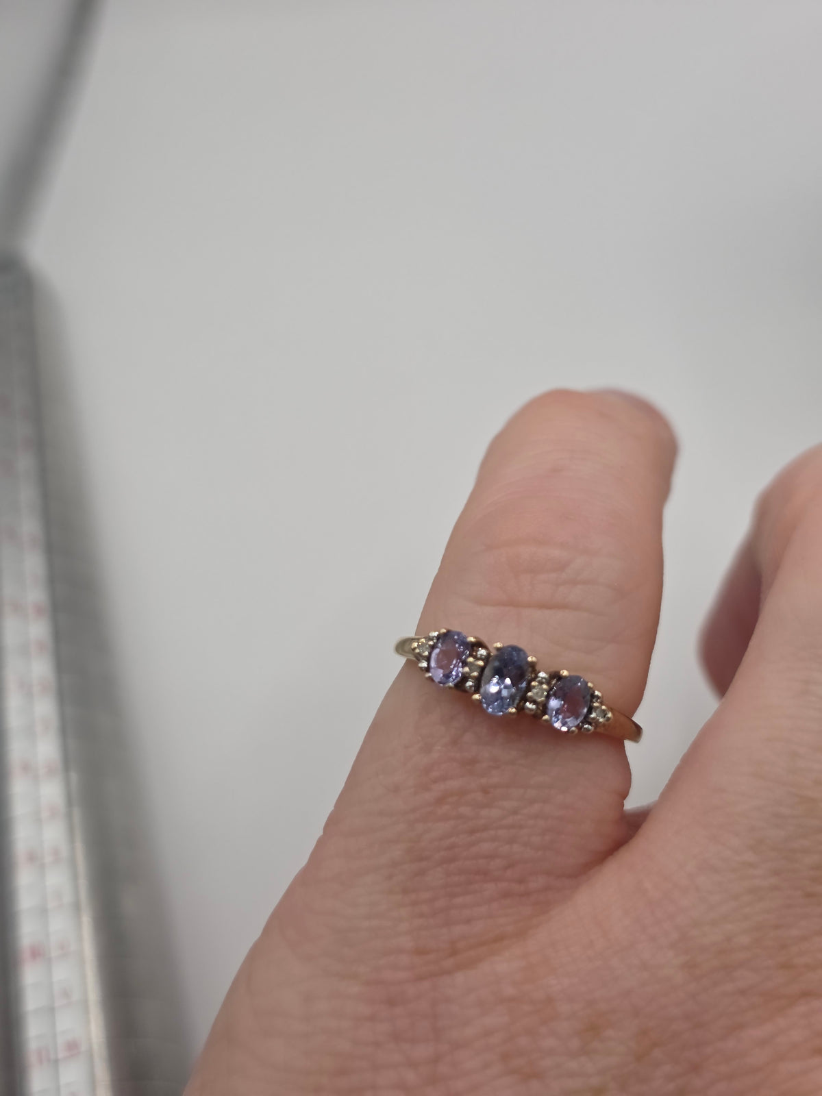 9ct gold tanzanite and diamond ring