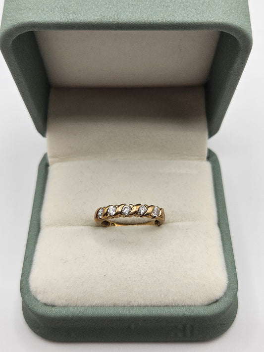 9ct gold cz ring