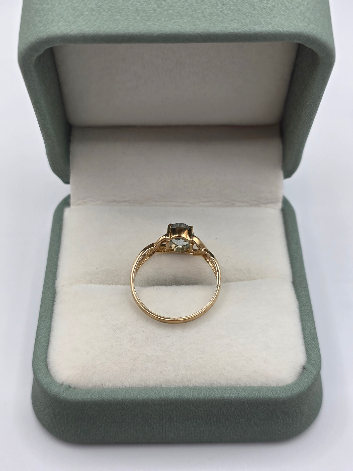9ct gold aquamarine ring