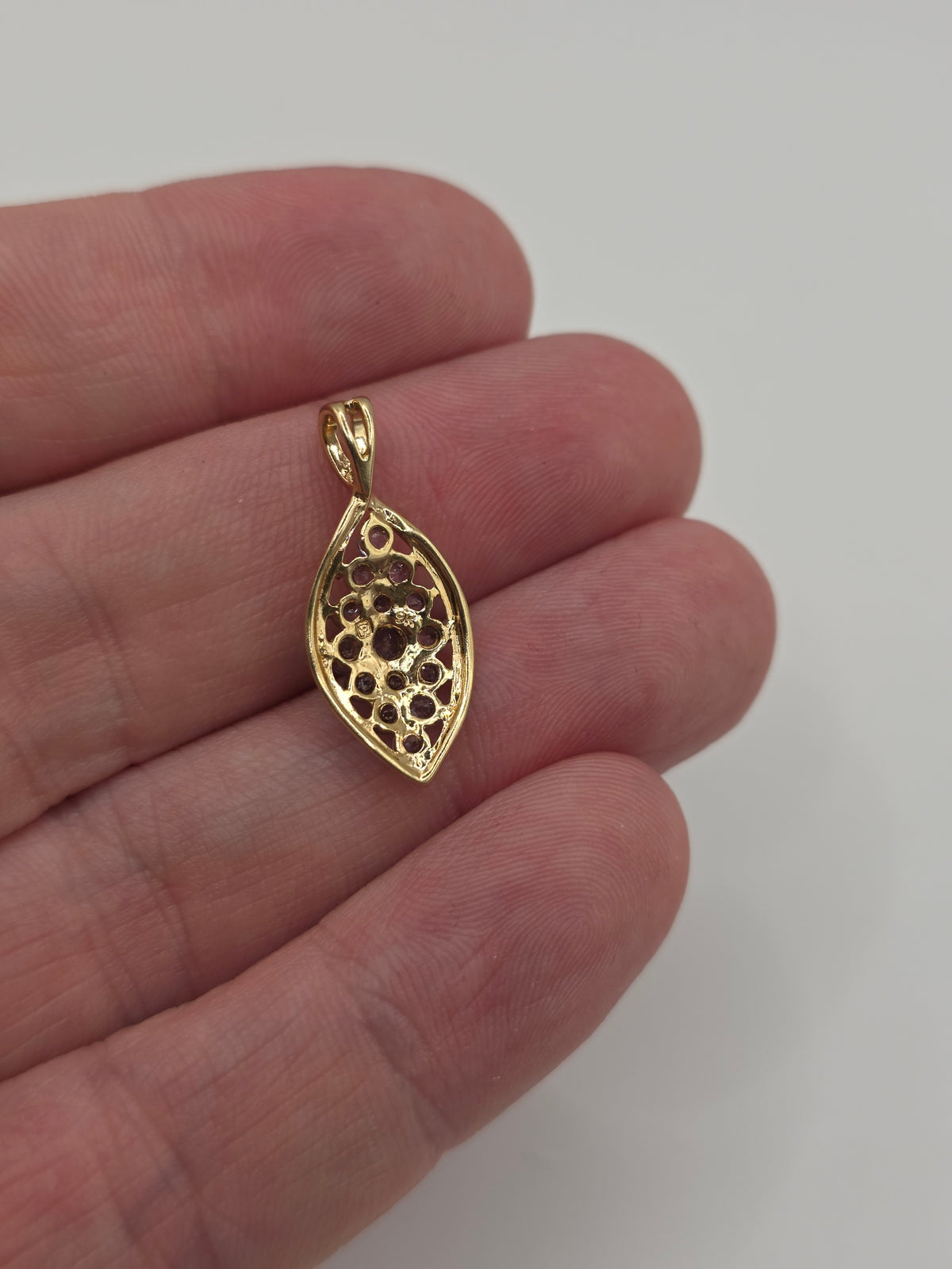 9ct gold tanzanite pendant