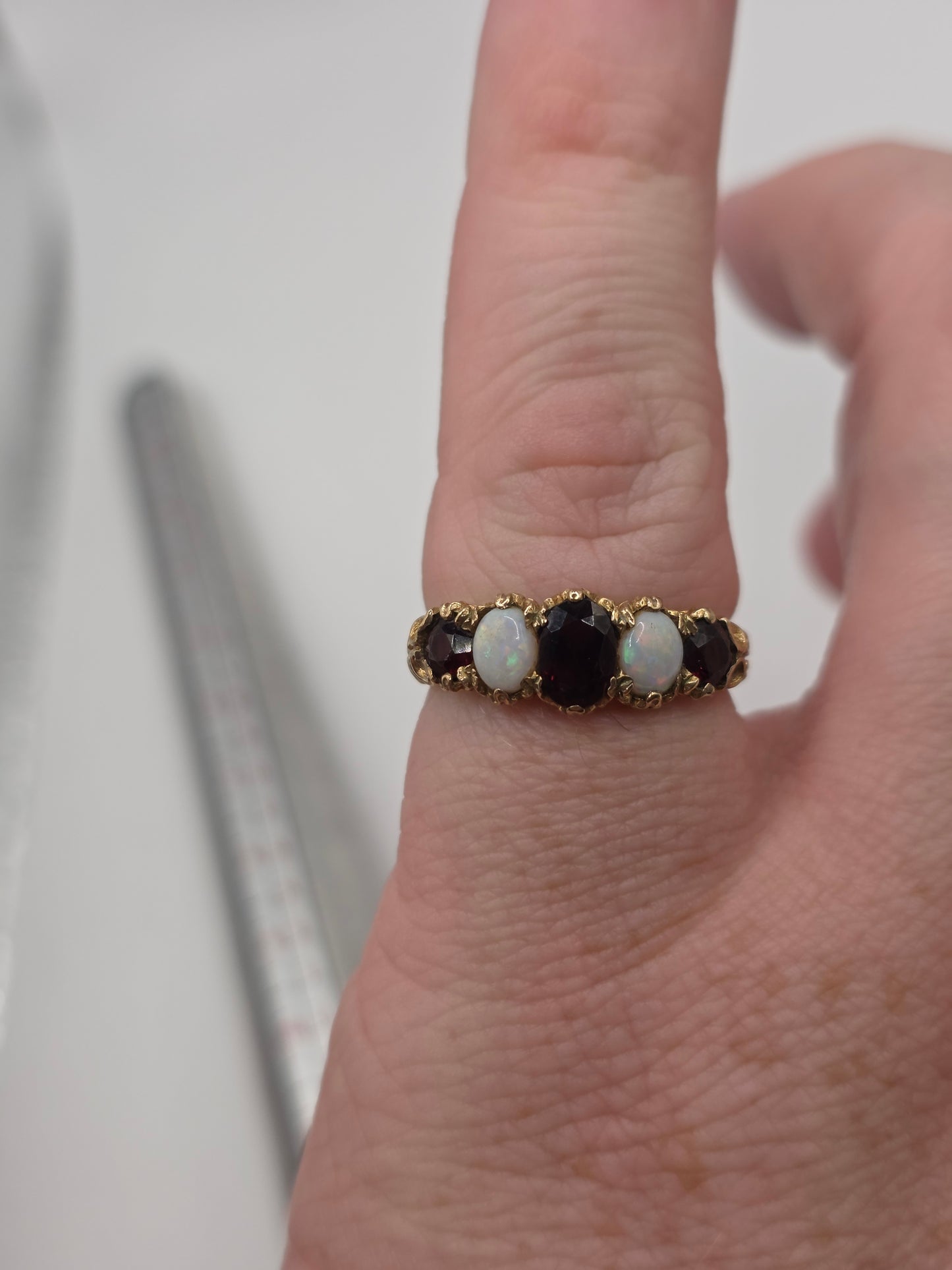 9ct gold garnet and opal ring
