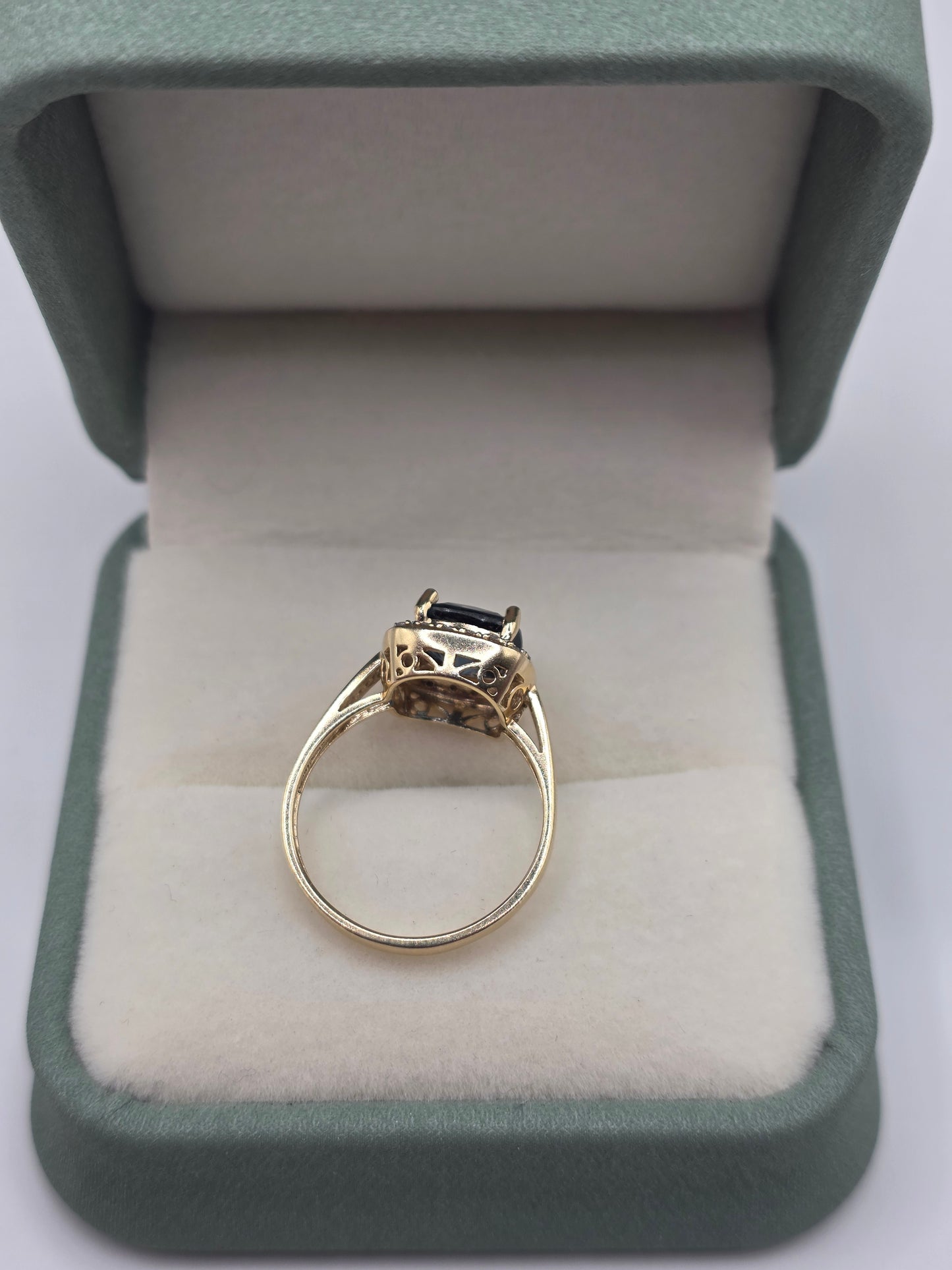 9ct gold topaz and diamond ring