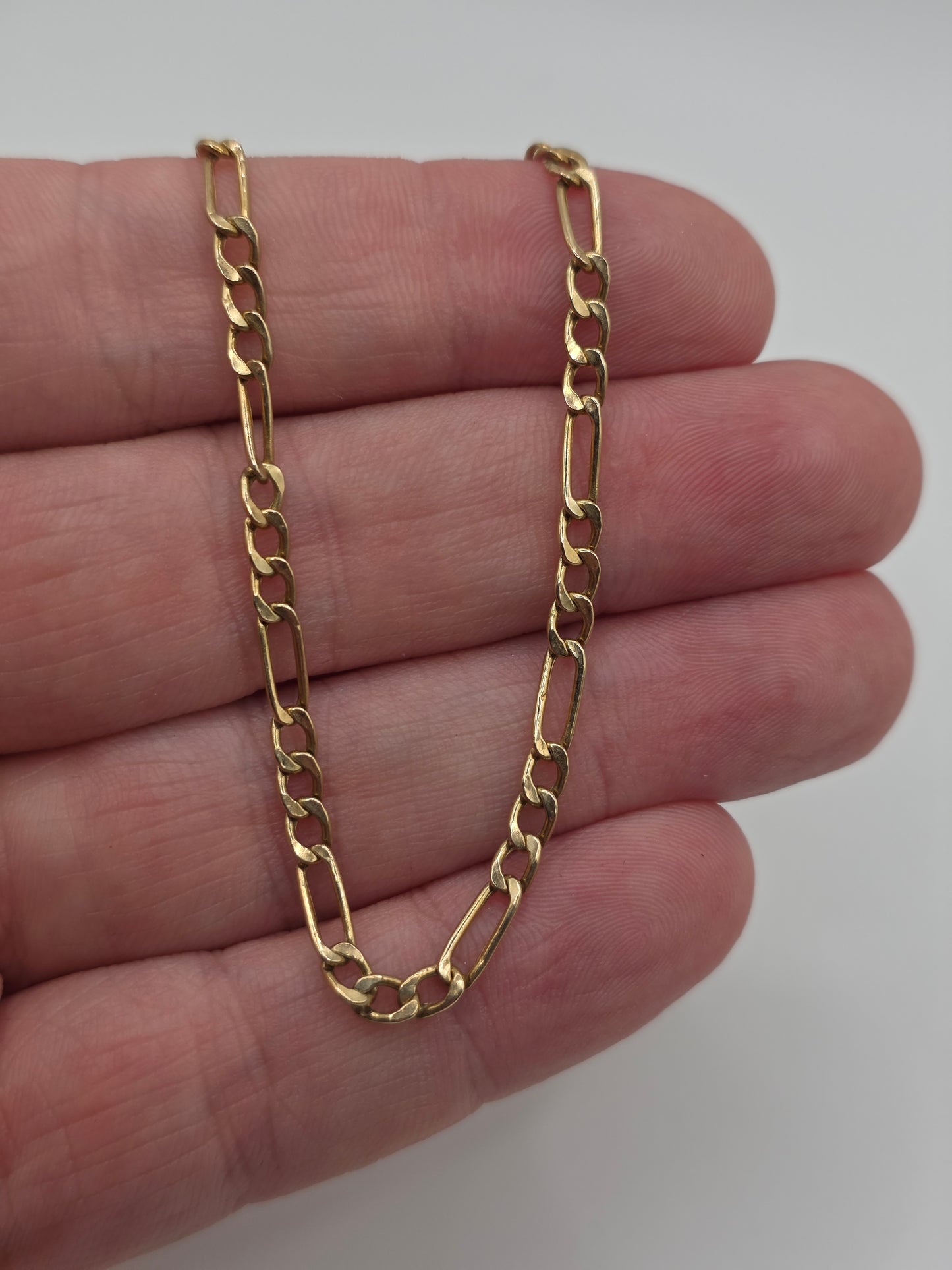 9ct gold figaro chain (85)