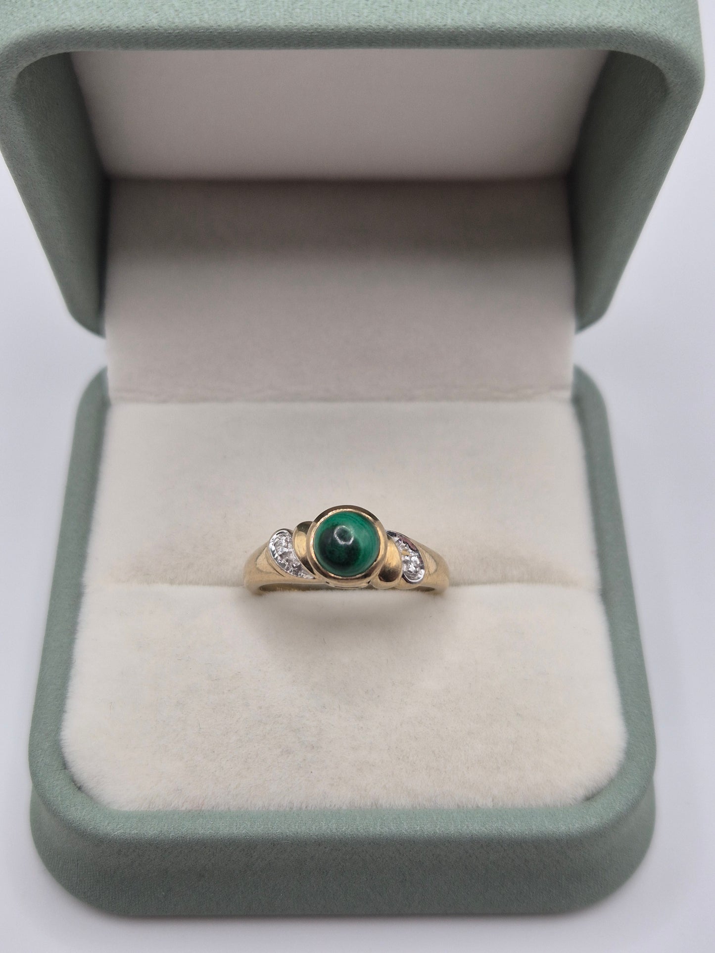 9ct gold malachite and diamond ring