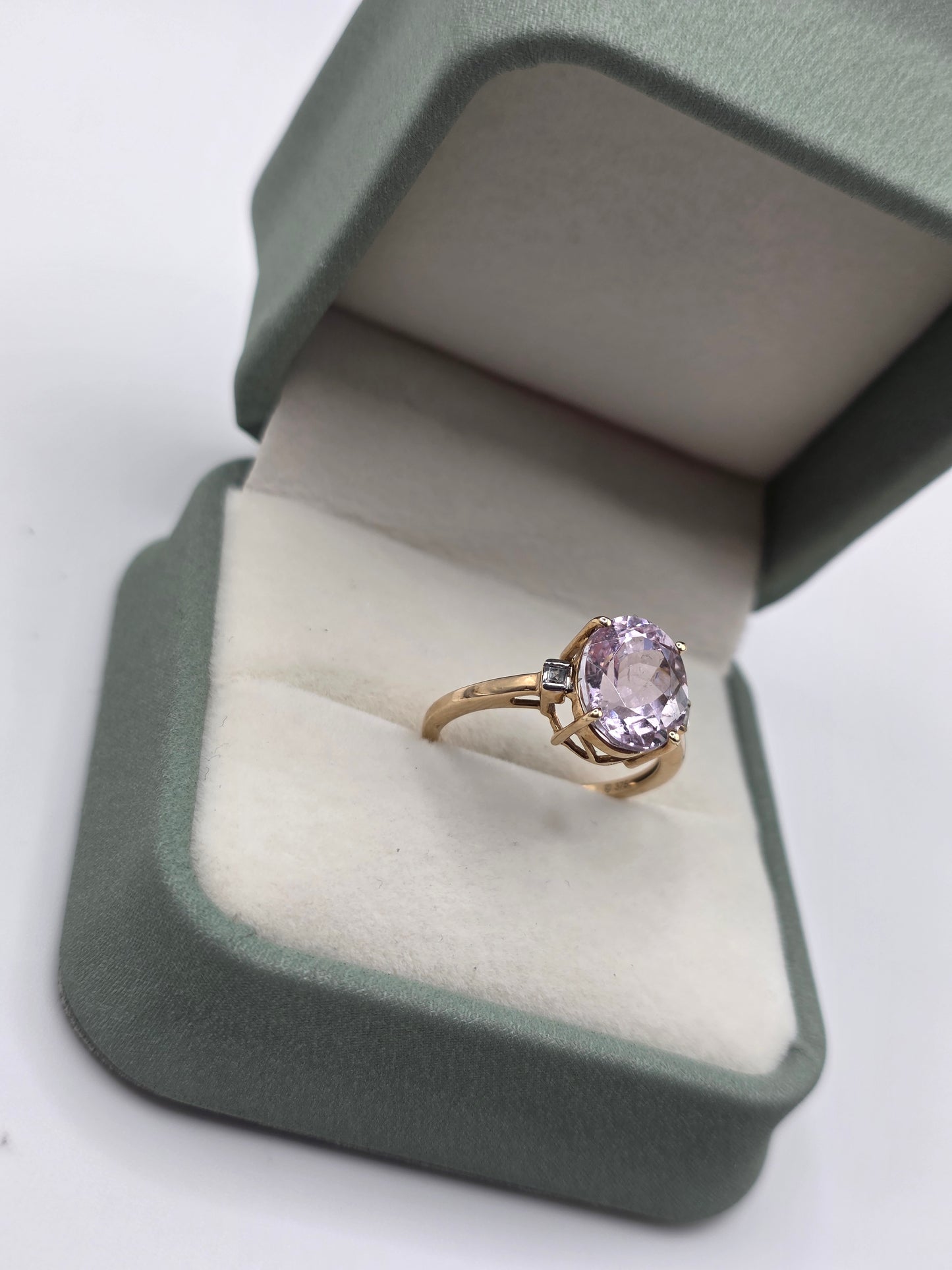 9ct gold kunzite and topaz ring