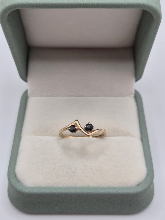 9ct gold sapphire ring