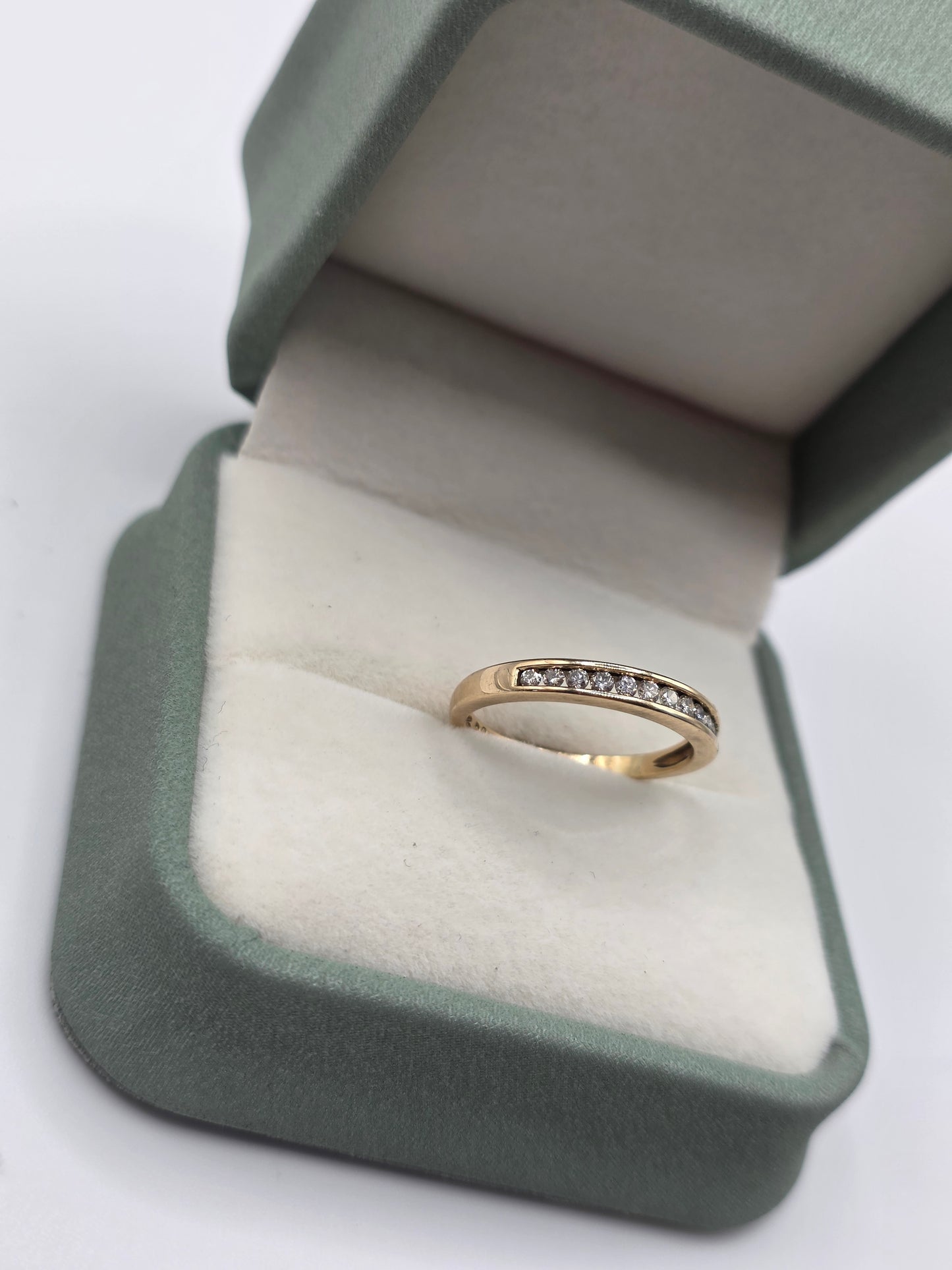 9ct gold diamond ring