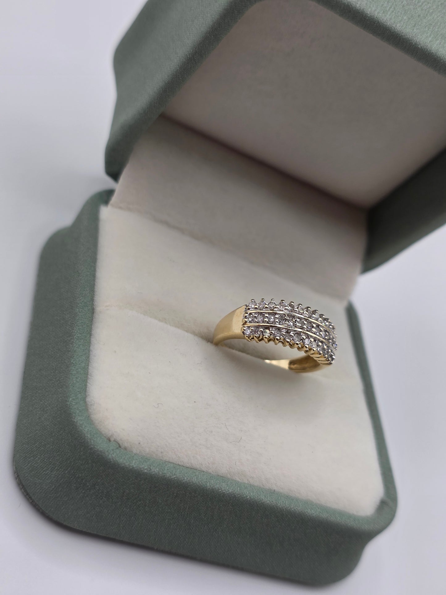 9ct gold diamond ring
