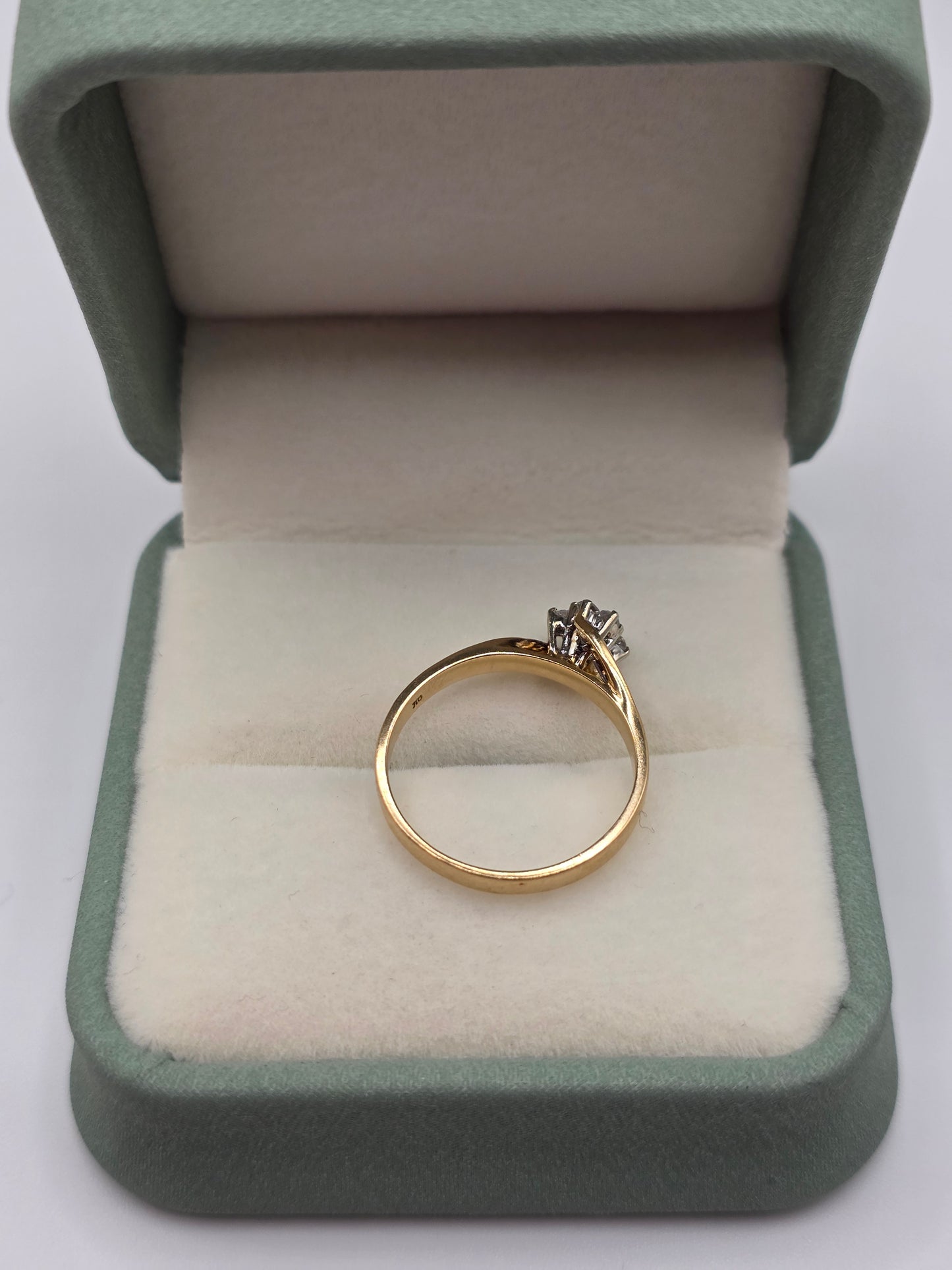 9ct gold diamond ring
